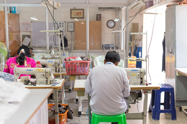 Un atelier de couture dans l'éthique et le respect