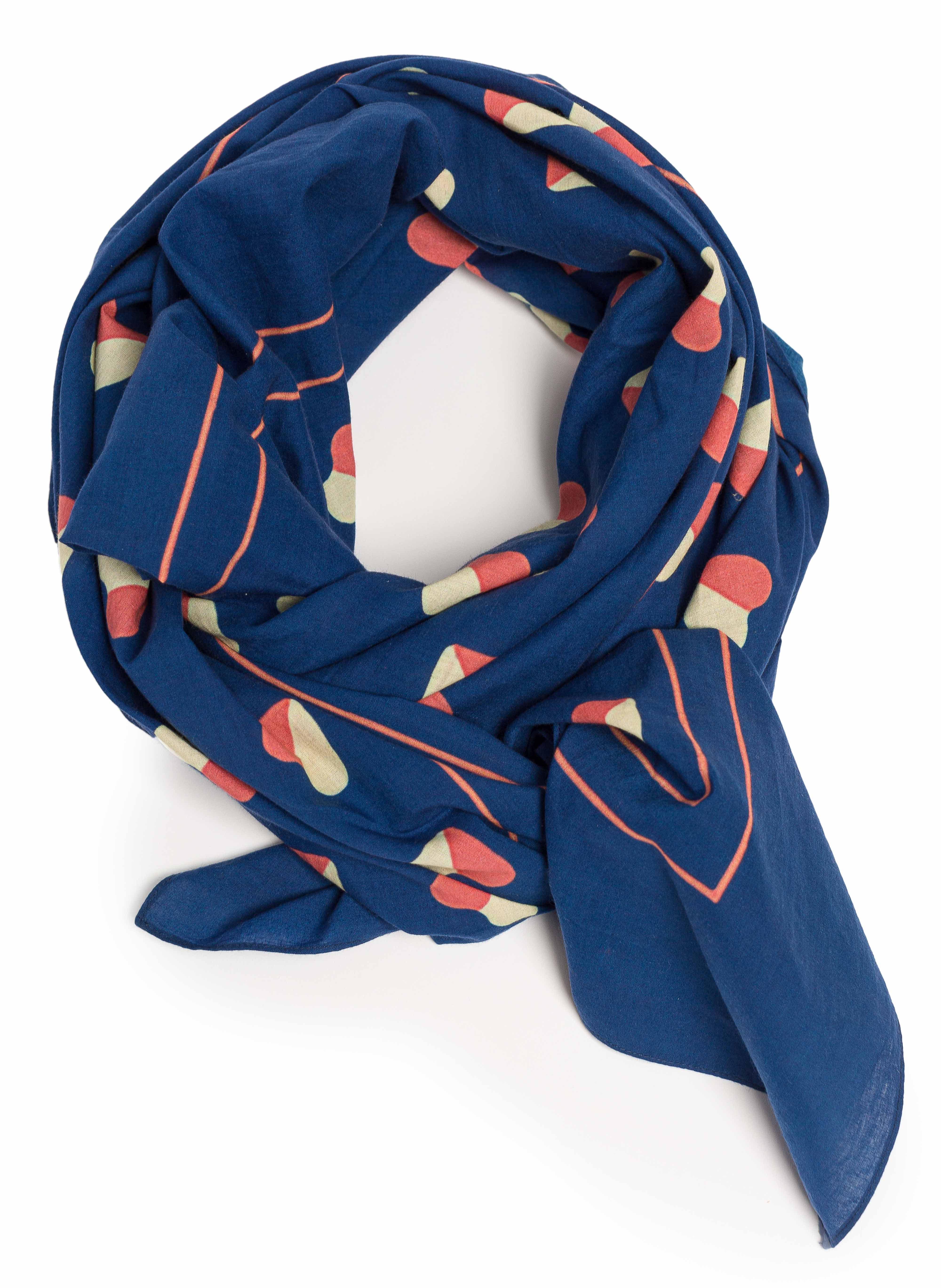 Foulard femme, imprimé bleu motif coeurs, vue enroulé